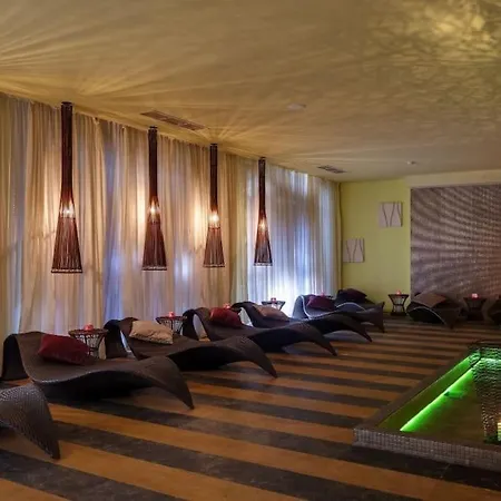 Cozy In Barcelo Royal ***** * ساني بيتش